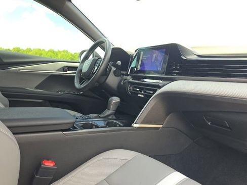 Used 2025 Toyota Camry SE image 21