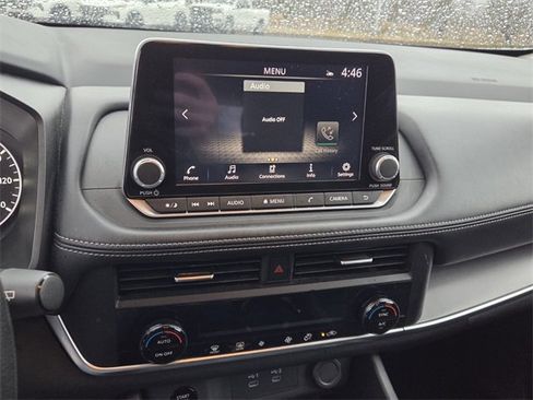 Used 2024 Nissan Rogue SV image 19