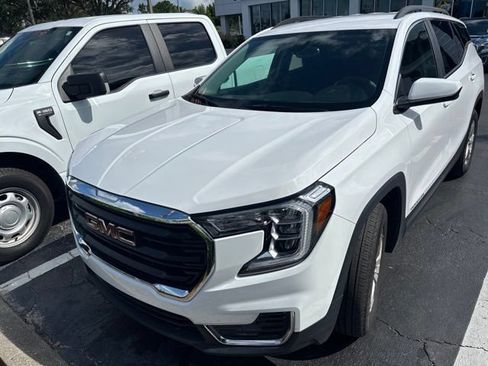 Used 2023 GMC Terrain SLE w/ Driver Convenience Package FWD image 2