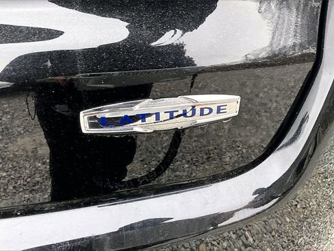 Used 2018 Jeep Compass Latitude w/ Popular Equipment Group image 8