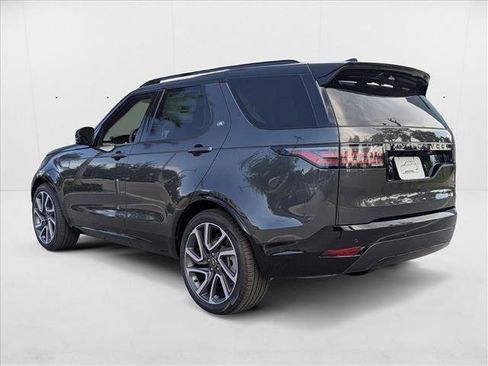 New 2025 Land Rover Discovery Dynamic SE image 9
