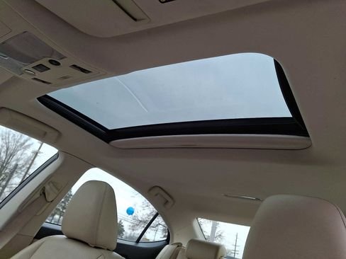 Used 2013 Lexus ES 300h image 12