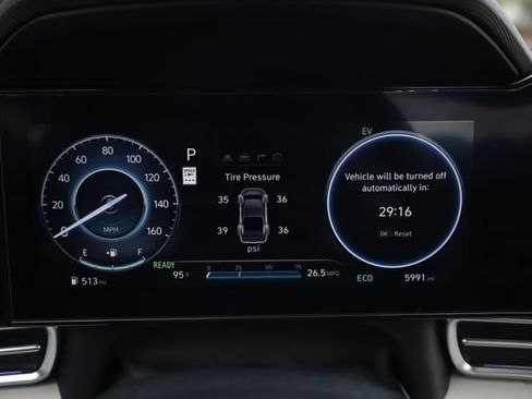 Certified 2025 Hyundai Elantra Limited FWD image 16