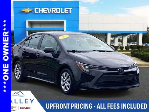 Used 2025 Toyota Corolla LE FWD image 1