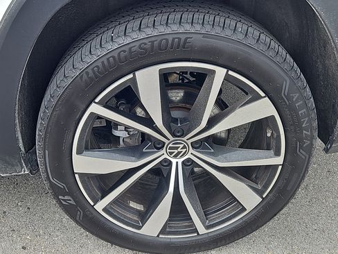 Certified 2025 Volkswagen Atlas SEL Premium R-Line image 33