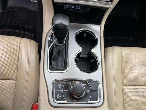 Used 2020 Jeep Grand Cherokee Limited w/ Luxury Group II image 22