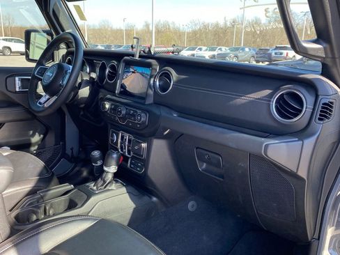 Used 2023 Jeep Wrangler Unlimited Sahara image 32