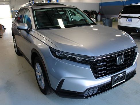 Used 2024 Honda CR-V EX image 3