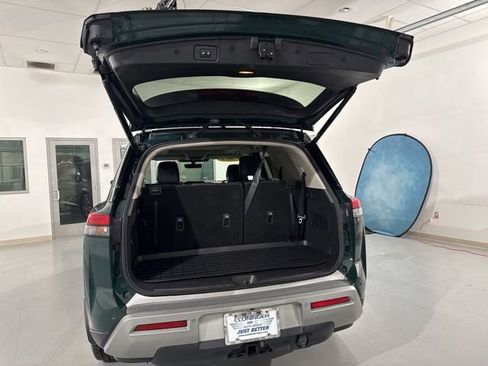 Used 2023 Nissan Pathfinder Platinum AWD/4WD image 11