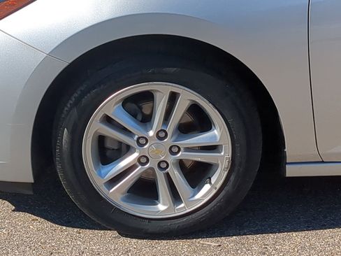 Used 2017 Chevrolet Cruze LT w/ Convenience Package image 18