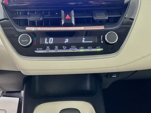 Used 2025 Toyota Corolla LE FWD image 22