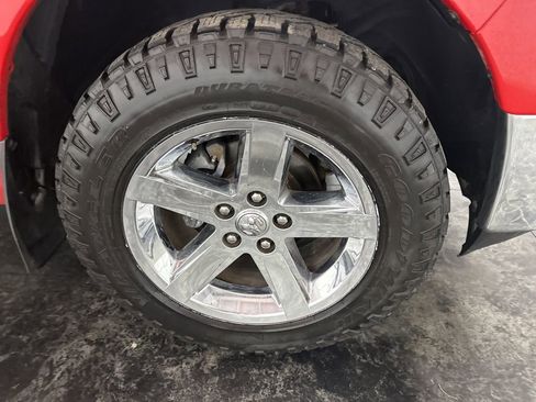 Used 2019 RAM 1500 Classic SLT AWD/4WD image 4