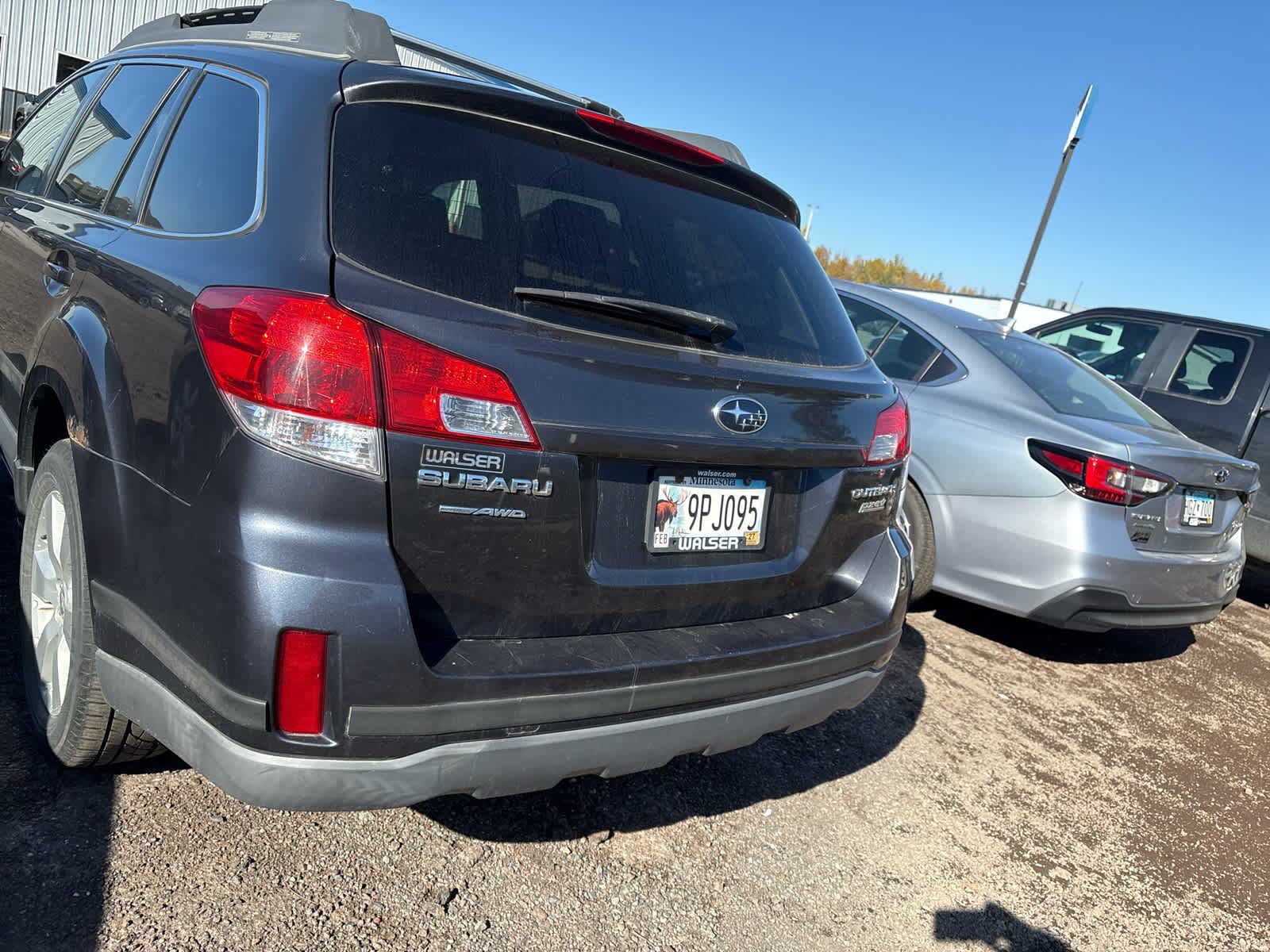 Used 2010 Subaru Outback 2.5i Limited AWD/4WD image 8