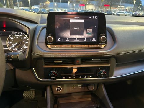 Used 2023 Nissan Rogue SV image 27