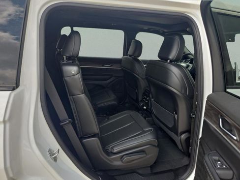 New 2025 Jeep Grand Cherokee L Limited RWD image 27