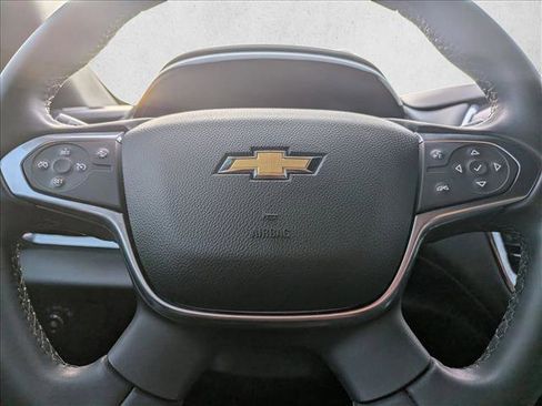 Certified 2023 Chevrolet Traverse LT w/ Rear Camera Mirror Package image 15