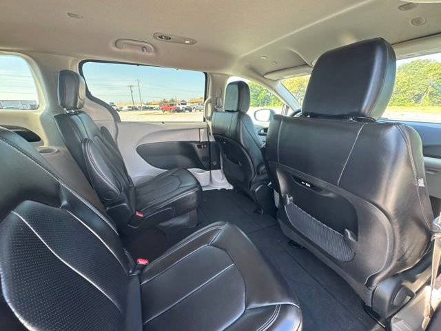 Used 2024 Chrysler Pacifica Touring-L FWD image 17