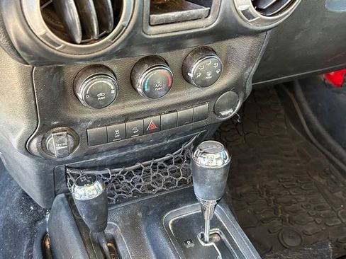 Used 2017 Jeep Wrangler Sport w/ Connectivity Group AWD/4WD image 20