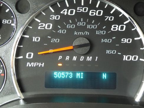 Used 2017 Chevrolet Express 2500 LT w/ LT Preferred Equipment Group image 11