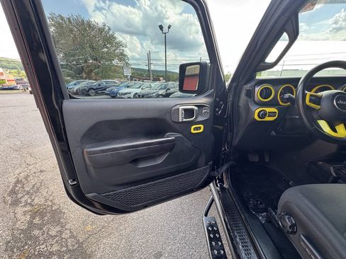 Used 2021 Jeep Gladiator Sport AWD/4WD image 32