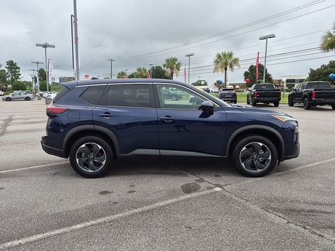 Used 2024 Nissan Rogue SV FWD image 2