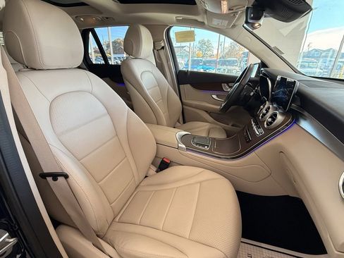 Used 2022 Mercedes-Benz GLC 300 4MATIC w/ Premium Package Lite image 18