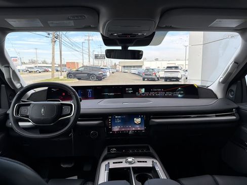 New 2025 Lincoln Navigator L Reserve image 10