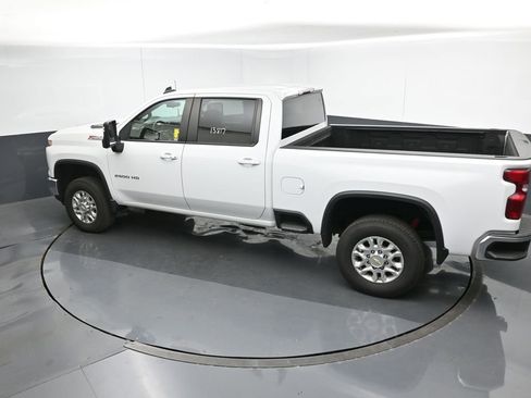 Used 2024 Chevrolet Silverado 2500 LT image 44