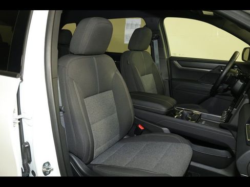 Used 2025 GMC Acadia Elevation image 32