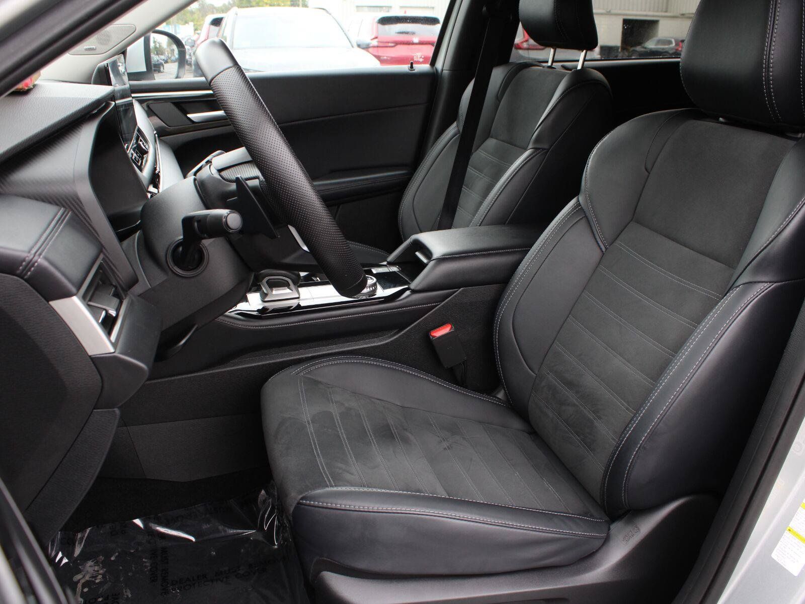 Used 2025 Mitsubishi Outlander SE AWD/4WD image 16