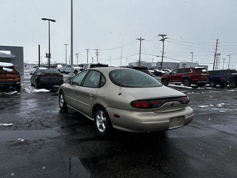 Used 1999 Ford Taurus SE image 3
