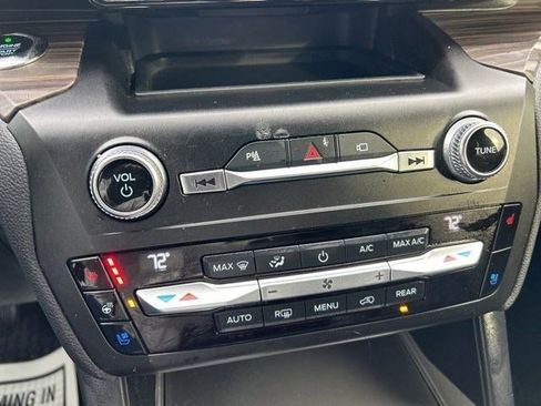 Used 2020 Ford Explorer Limited image 32