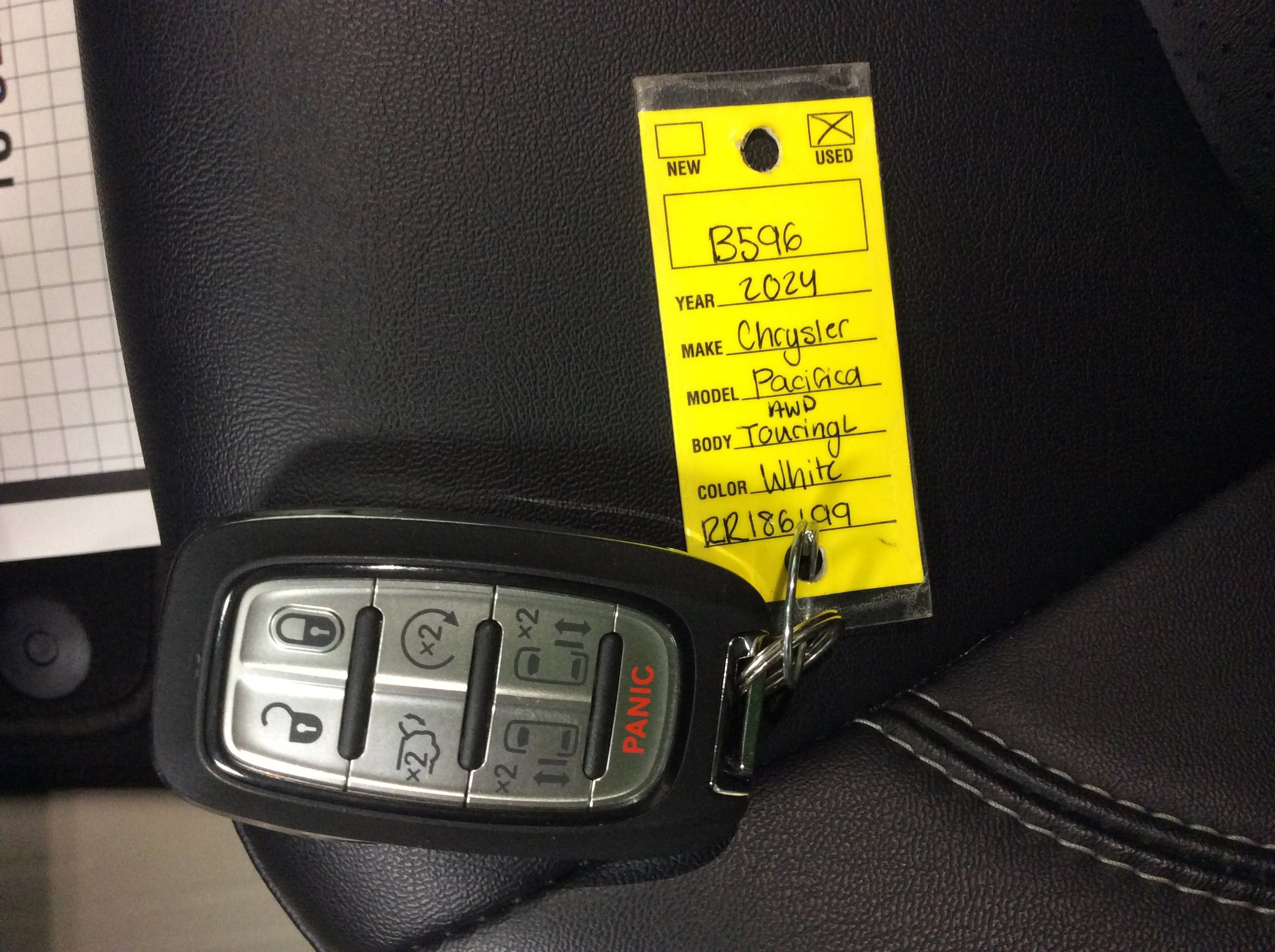 Used 2024 Chrysler Pacifica Touring-L AWD/4WD image 38