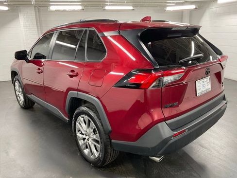 Used 2022 Toyota RAV4 XLE Premium image 5