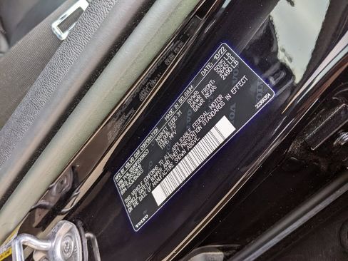 Certified 2023 Volvo XC40 B5 Plus w/ Driver Assist Package image 30