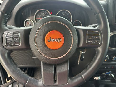 Used 2016 Jeep Wrangler Unlimited Sahara w/ Connectivity Group AWD/4WD image 15