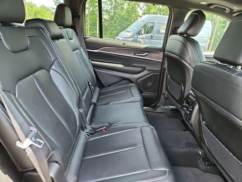 Used 2024 Jeep Grand Cherokee L Limited w/ Luxury Tech Group II AWD/4WD image 17