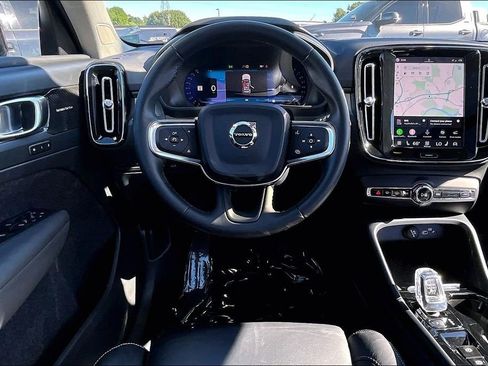 Used 2023 Volvo XC40 B4 Ultimate FWD image 10