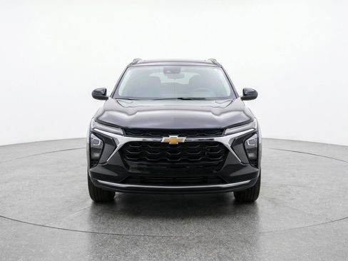 Used 2025 Chevrolet Trax LT w/ LT Convenience Package FWD image 2