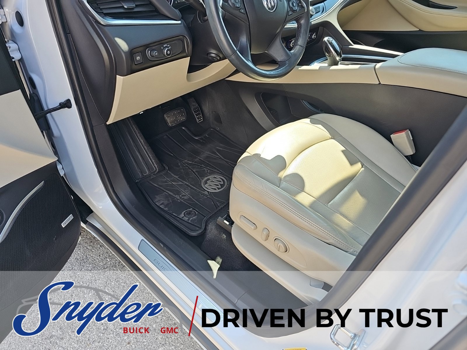 Used 2018 Buick Enclave Premium FWD image 13