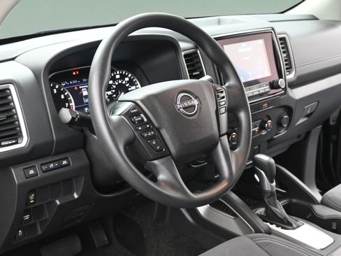 Used 2022 Nissan Frontier SV w/ Technology Package RWD image 12
