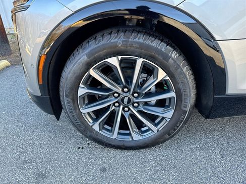 Used 2025 Cadillac Lyriq Sport image 12