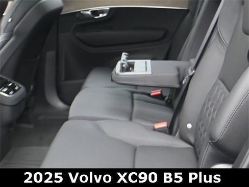 Used 2025 Volvo XC90 B5 Plus w/ Protection Package Premier image 22