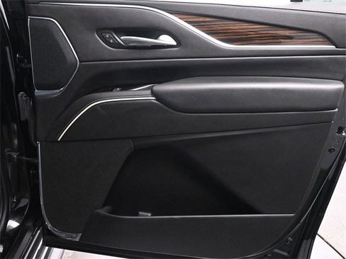 Used 2021 Cadillac Escalade ESV Premium Luxury image 17