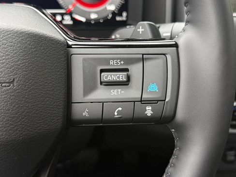 Used 2025 Nissan Rogue Platinum image 31