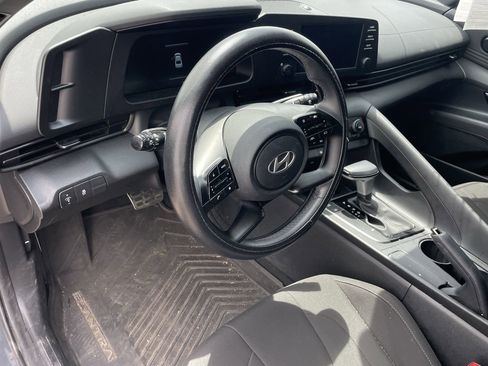 Used 2025 Hyundai Elantra Sport image 6