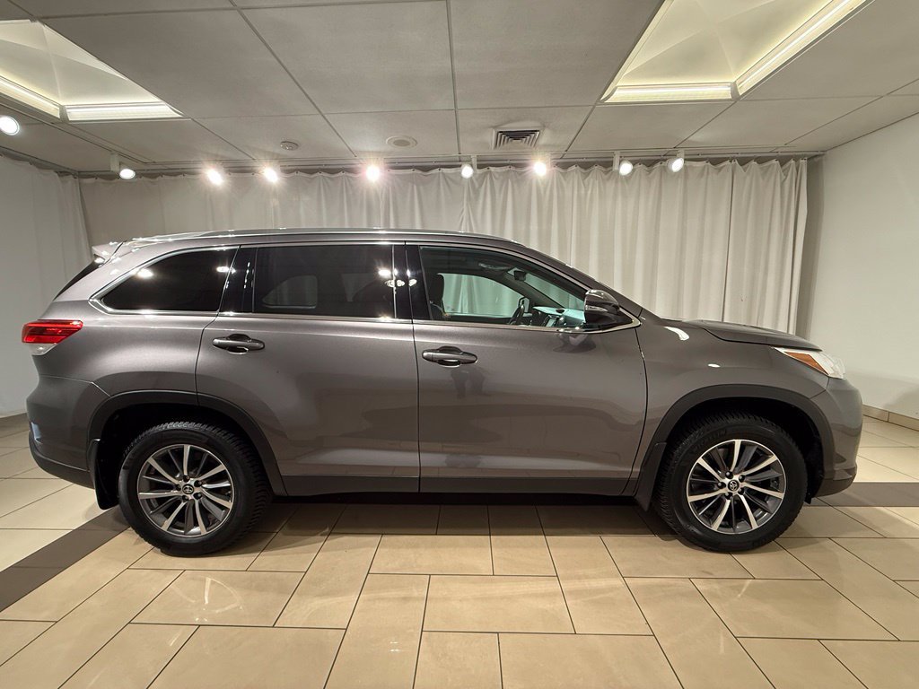 Used 2019 Toyota Highlander XLE AWD/4WD image 6