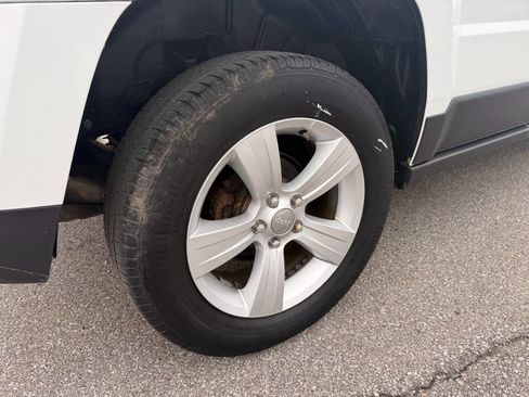 Used 2014 Jeep Patriot Latitude w/ All Weather Capability Group AWD/4WD image 27