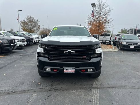 Used 2021 Chevrolet Silverado 1500 LT Trail Boss w/ Convenience Package II image 3