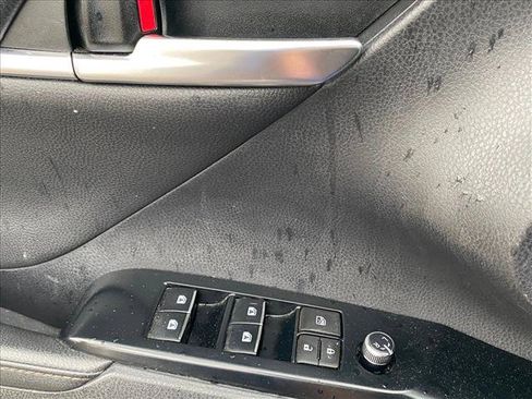 Used 2019 Toyota Camry XLE FWD image 9